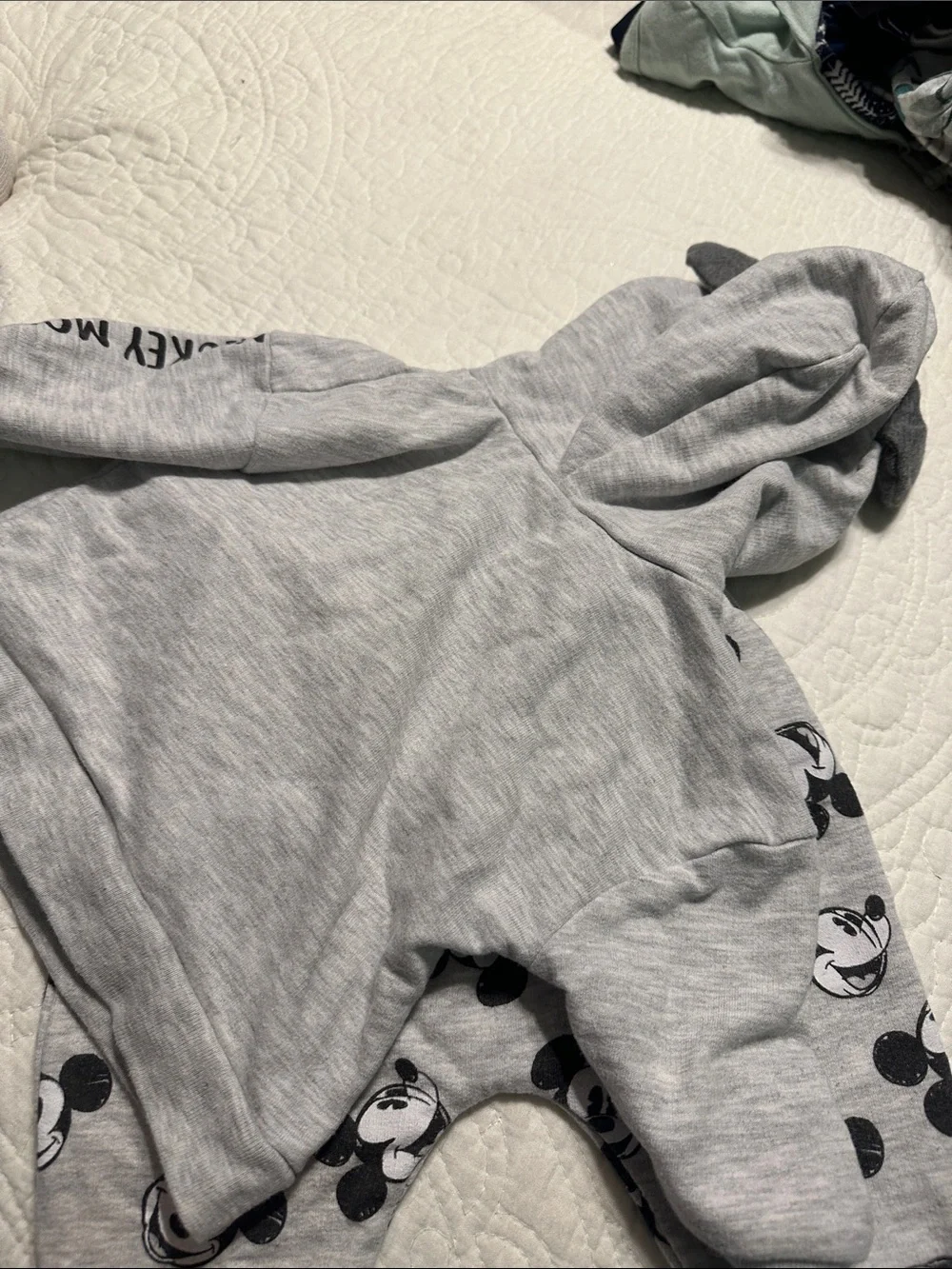 0283 Disney Gray Mickey Mouse Hoodie & Jogger Set size 6-9 months
